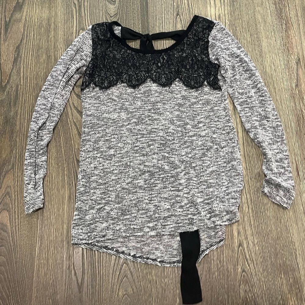 MM MM MM Sweater Top Knit Lace Long Sleeve Open Tie Back Gray Black Size Medium